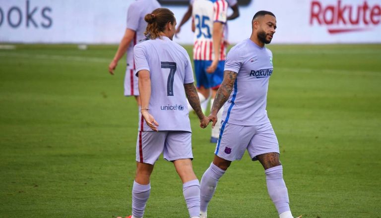 ممفيس ديباي وأنطوان جريزمان ليونيل ميسي قائد برشلونة السابق