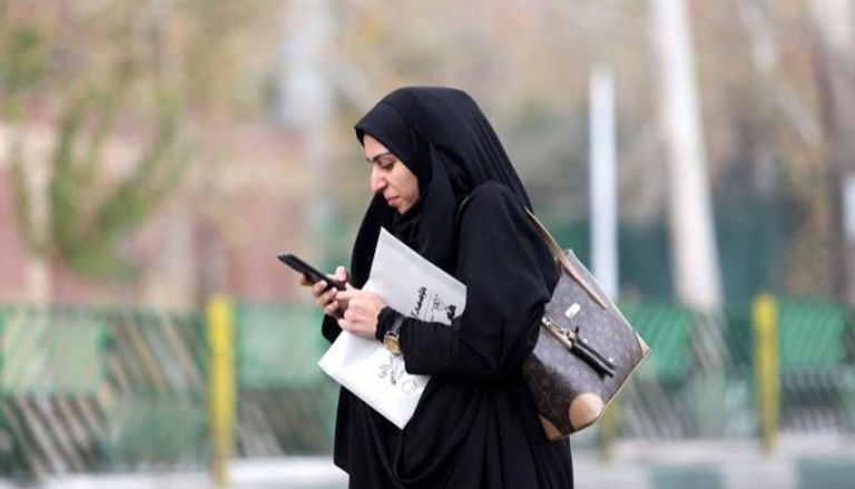 الإنترنت وسيلة الإيرانيّين للهروب من واقعهم