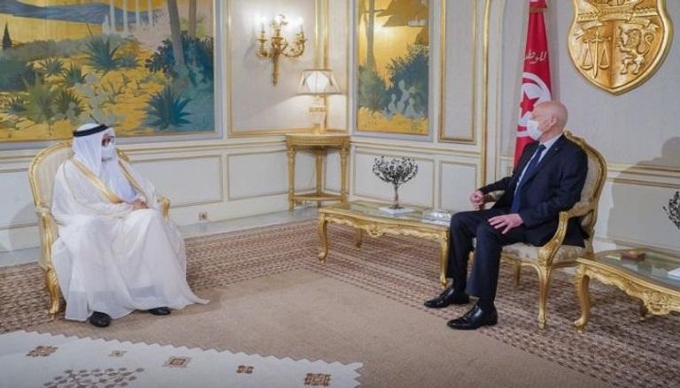 وزير الخارجية البحريني خلال لقاء الرئيس التونسي 