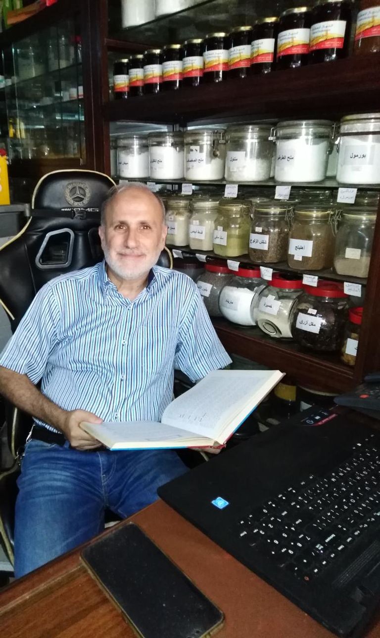 أحد محلات العطارة في بيروت