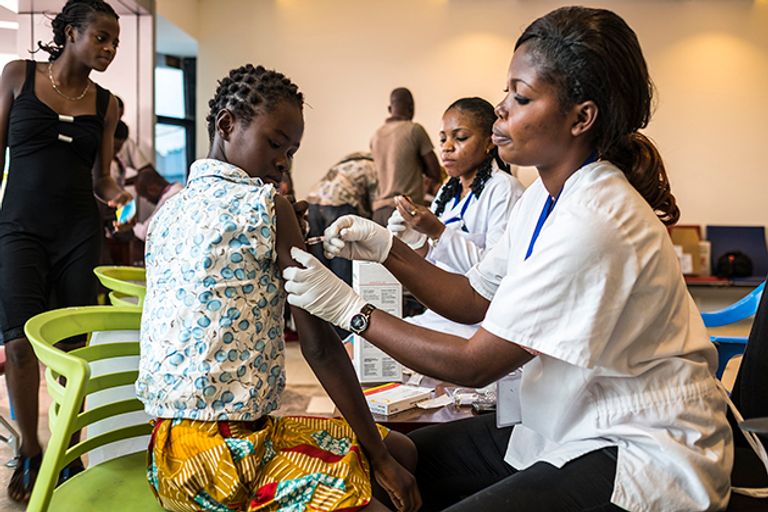 اللقاحات أنقذت الملايين في العالم النامي تاريخ طويل للقاحات في خدمة البشرية