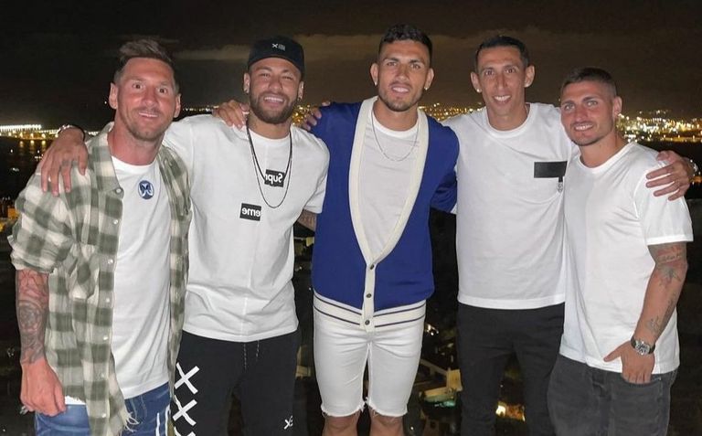 ليونيل ميسي بقميص باريس سان جيرمان