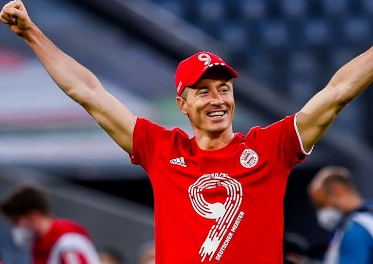 روبرت ليفاندوفسكي يحتفل بلقب بايرن التاسع