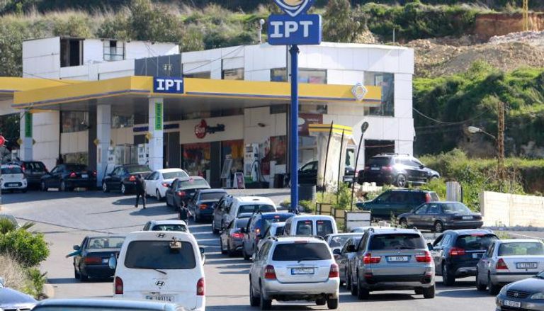 بعد بيان المركزي.. لبنان أمام ناري ارتفاع أسعار الوقود والاحتجاجات