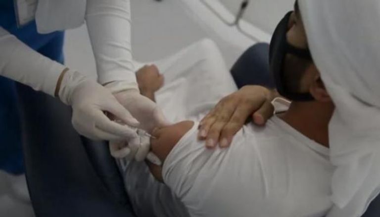 تطعيمات فيروس كورونا في الإمارات