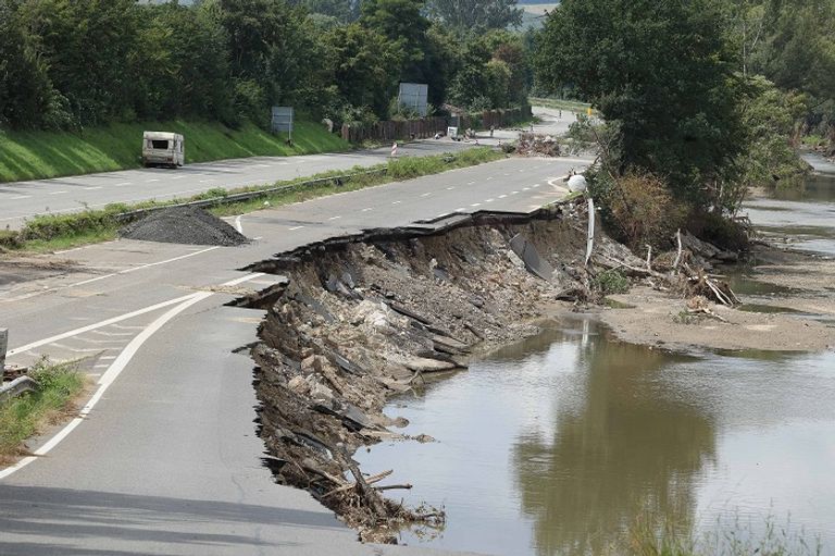 آثار دمار فيضان ألمانيا على المنازل - رويترز