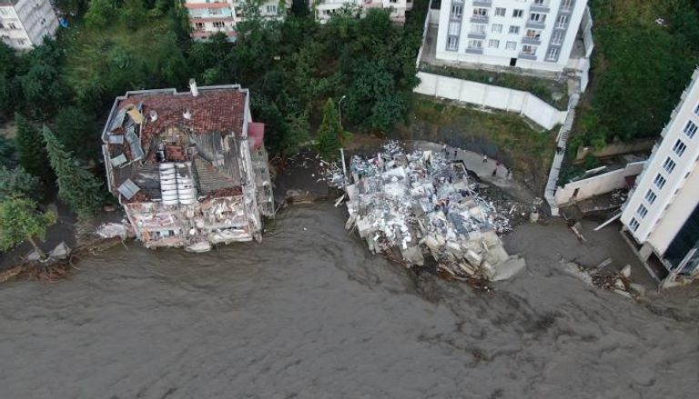 مناطق واسعة تضررت بشدة من الفيضانات في شمال تركيا