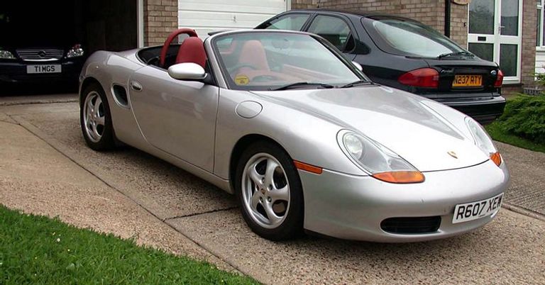 طراز Porsche Boxster طرازا Porsche Boxster وToyota MR2