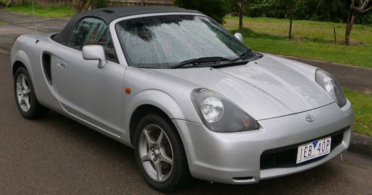 طراز Toyota MR2 طرازا Porsche Boxster وToyota MR2