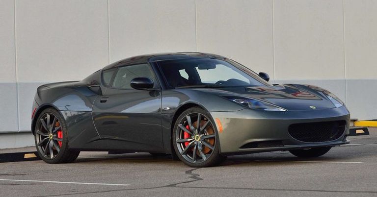 طراز Lotus Evora طرازا Porsche Boxster وToyota MR2
