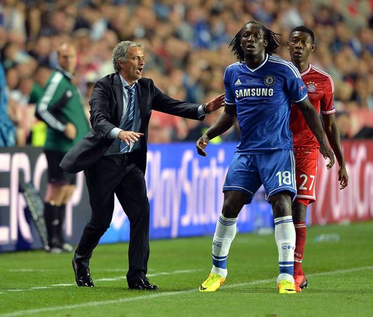 لوكاكو في تشيلسي عام 2013 مع مدربه حينها جوزيه مورينيو