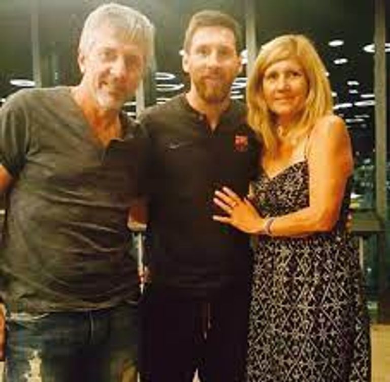 ليونيل ميسي ووالداه قصر ليونيل ميسي في برشلونة