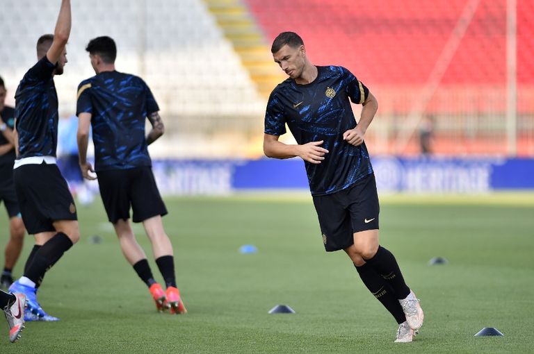 دزيكو بقميص إنتر فريق إنتر ميلان