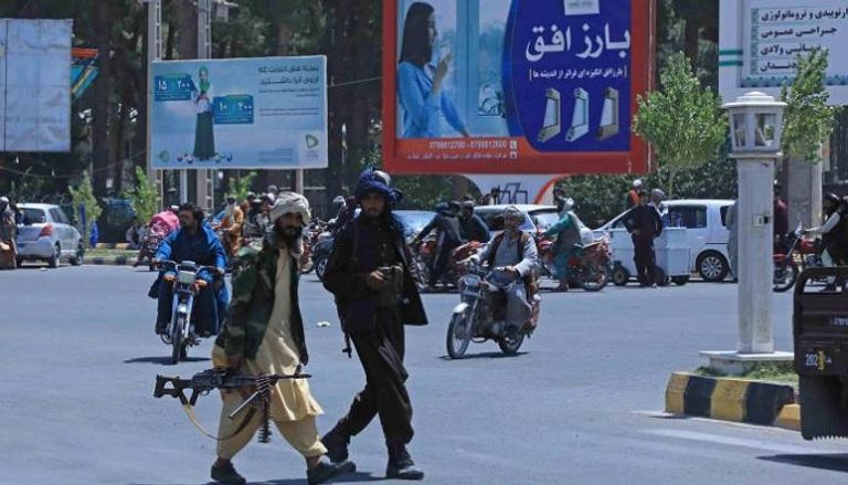 عناصر من طالبان بشوارع هرات الأفغانية - أ.ف.ب