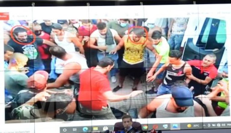 فيديو للحظة تنفيذ الجريمة بثه الأمن الجزائري مدير الشرطة القضائية الجزائرية خلال المؤتمر الصحفي