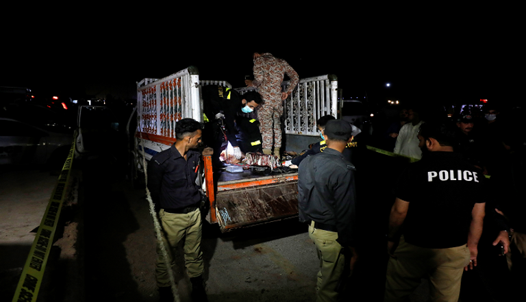 قوات من الشرطة والإسعاف بمحيط الحادث