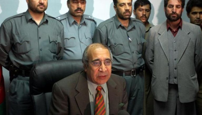 علي أحمد جلالي خلال توليه منصب وزير داخلية أفغانستان في 2005 - أ.ف.ب