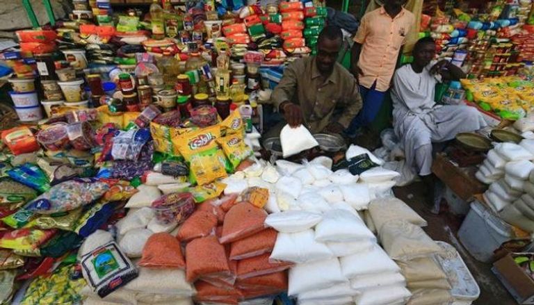 بائع للسلع الغذائية في السودان - رويترز