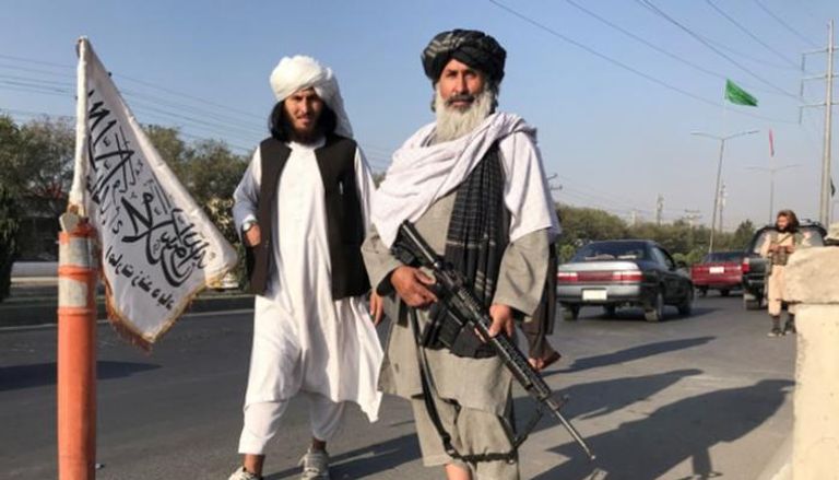مسلحان من طالبان في العاصمة الأفغانية كابول