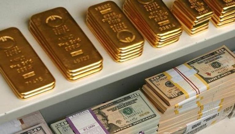 الذهب والدولار - أرشيفية