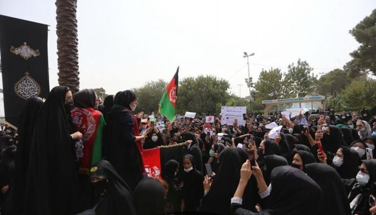 احتجاجات الجالية الأفغانية في مدينة قم الإيرانية
