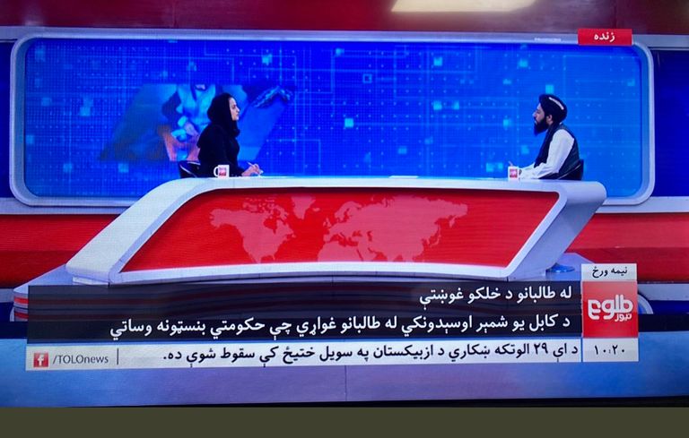 قيادي في طالبان في مقابلة مع امرأة لأول مرة