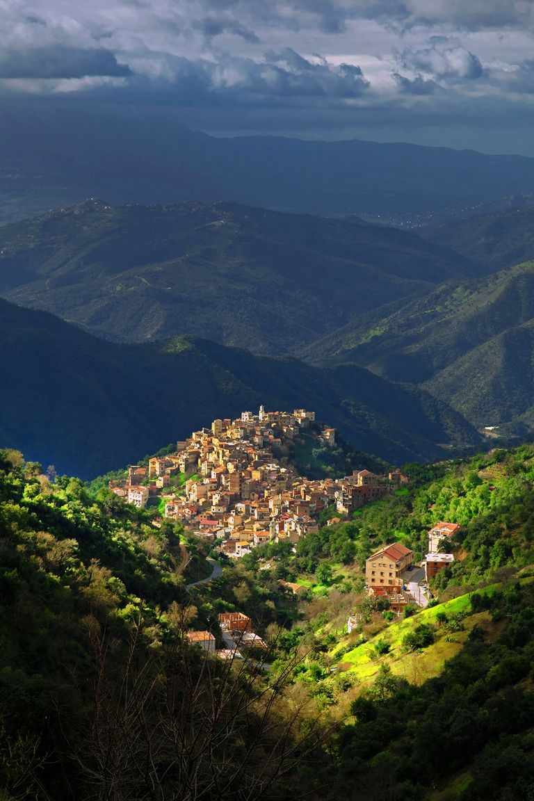 مدينة تيزي وزو الجزائرية قبل الحرائق