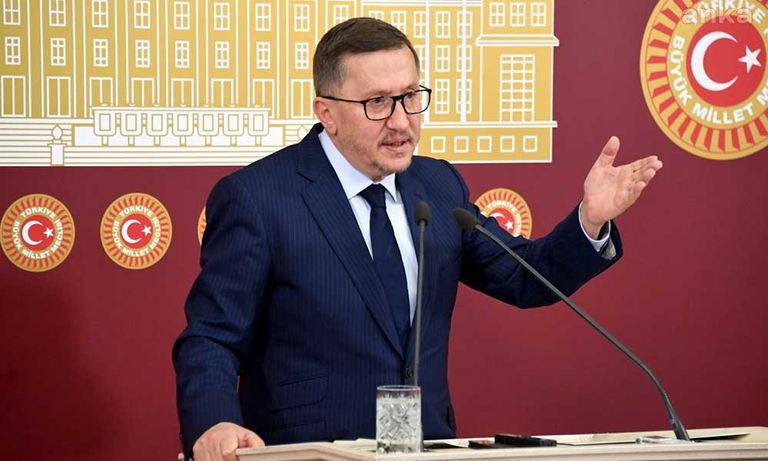 فائق أوزتراق متحدث حزب الشعب الجمهوري التركي المعارض