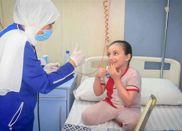 الطفلة "بيان" التي وجه الرئيس السيسي بعلاجها