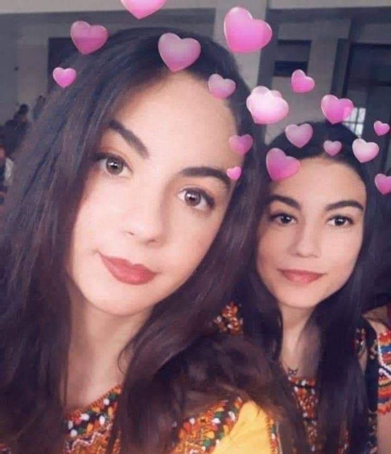 الجزائريتان سارة وجوهر اللتان تفحمتا معانقتان جثة والدتهما بسبب الحرائق بالجزائر