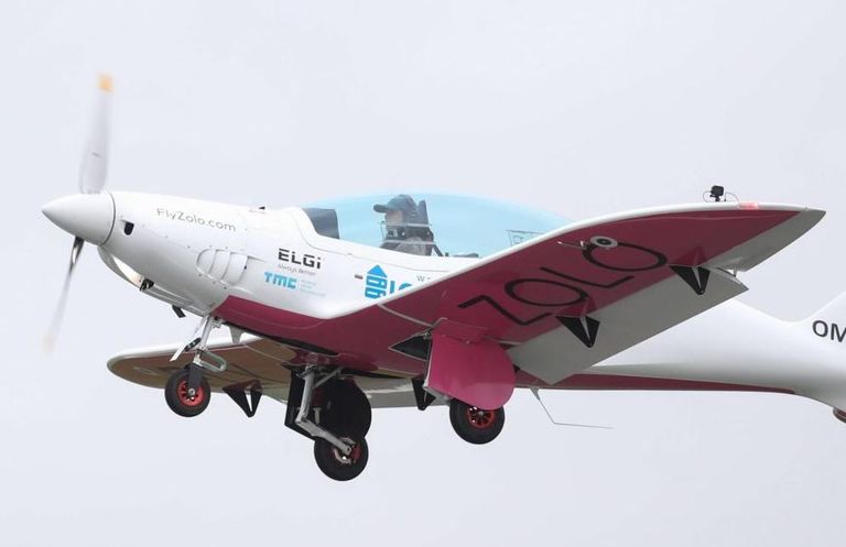 الطيارة الشابة زارا رذرفورد