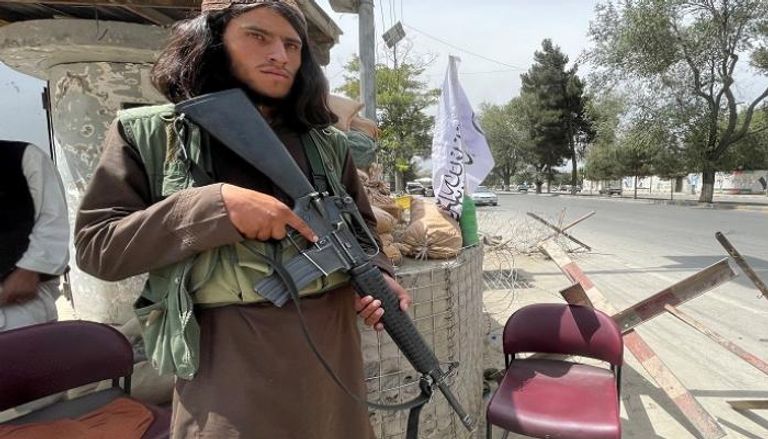 أحد عناصر طالبان في شوارع كابول- رويترز