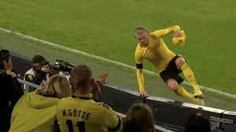 هالاند في طريقه للمشجع