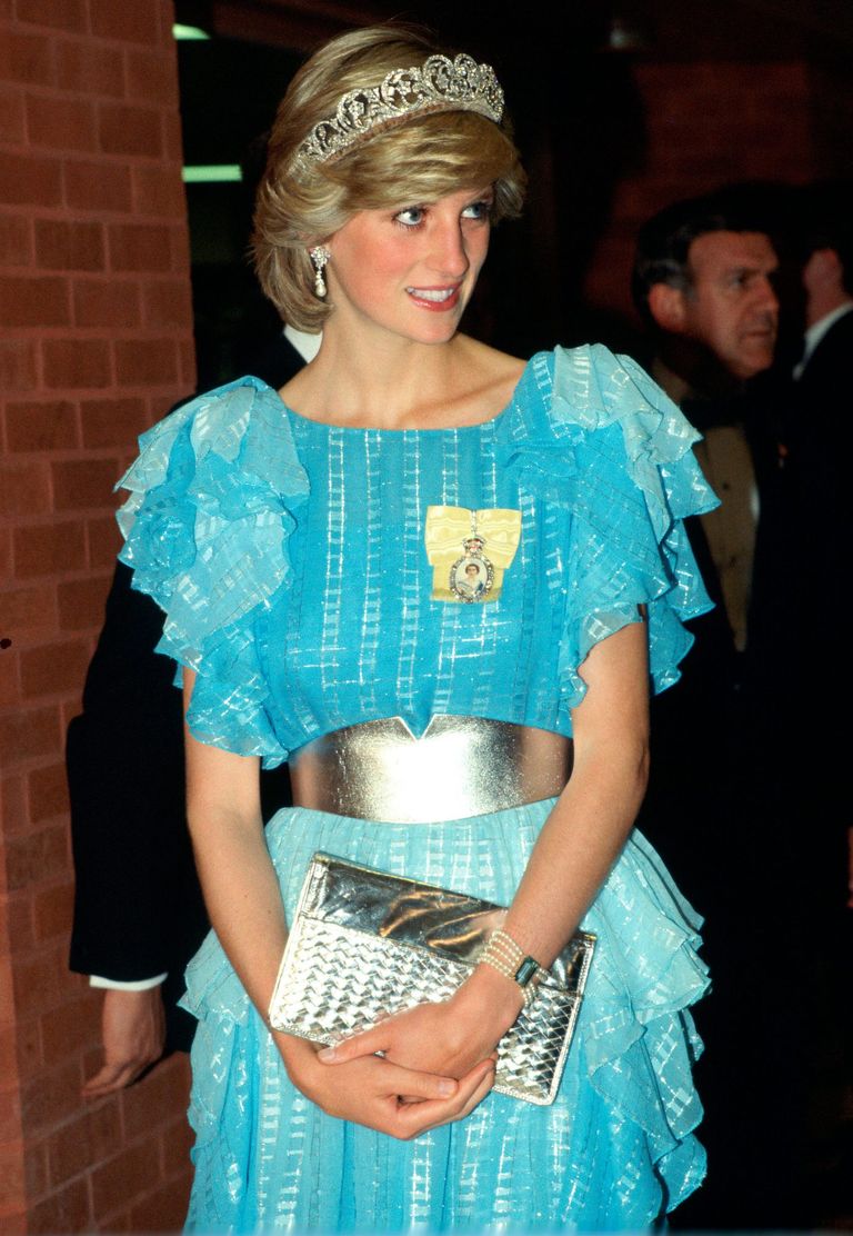 الأميرة الراحلة ديانا مرتدية تيجانها المفضلة