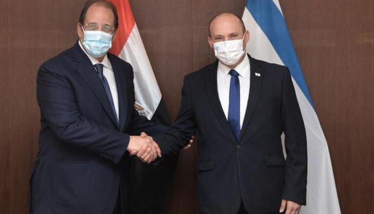 رئيس الوزراء الإسرائيلي خلال استقباله مدير المخابرات المصرية