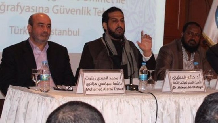 الإخواني الجزائري زيتوت مع قيادات إخوانية إرهابية من دول أخرى