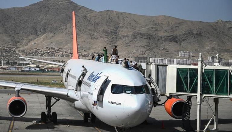 طائرة إجلاء بمطار كابول