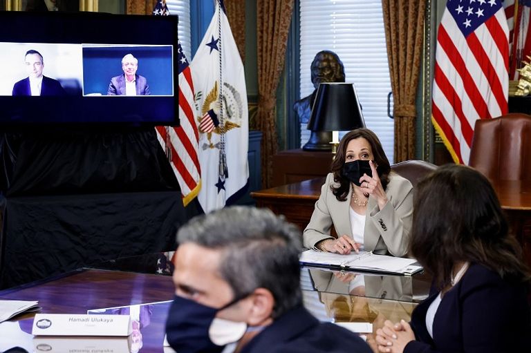 نائبة بايدن خلال اجتماع للإدارة الأمريكية بايدن وهاريس خلال جلسة إحاطة لفريق الأمن القومي - تويتر