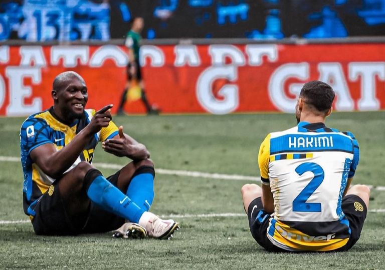 أشرف حكيمي وروميلو لوكاكو في إنتر ميلان روميلو لوكاكو مهاجم إنتر ميلان السابق