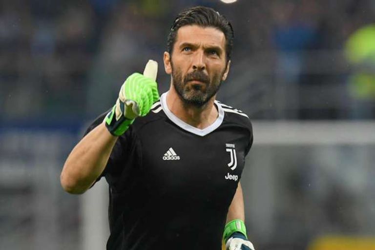 جيانلويجي بوفون روميلو لوكاكو مهاجم إنتر ميلان السابق