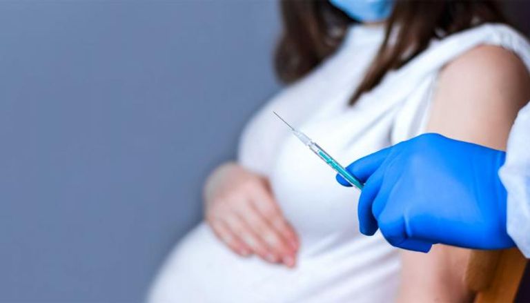 دراسة تؤكد أن أعراض لقاحات كورونا خفيفة على الحوامل والمرضعات