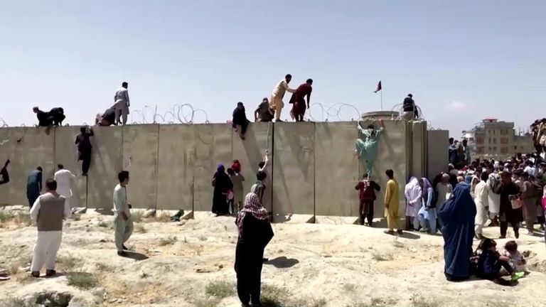 مشهد الهروب الكبير من أفغانستان