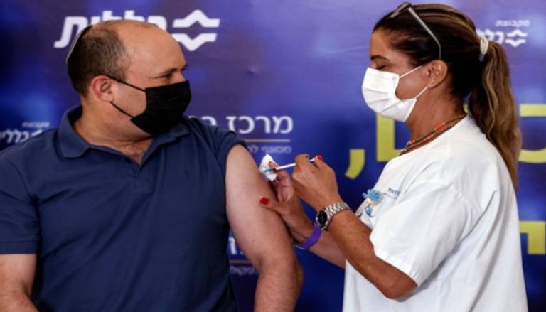 رئيس الوزراء الإسرائيلي يتلقى الجرعة الثالثة من اللقاح