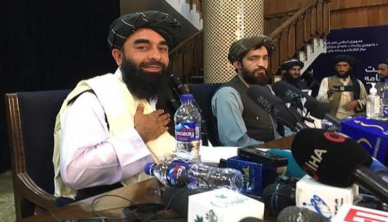 ذبيح الله مجاهد المتحدث باسم طالبان بأول مؤتمر صحفي للحركة