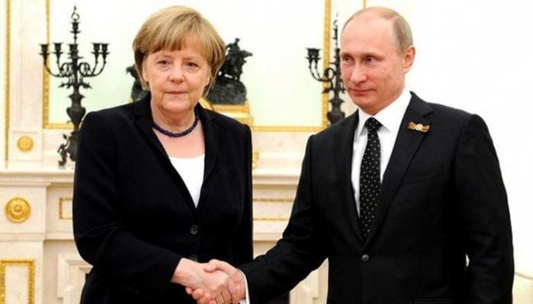الرئيس الروسي والمستشارة الألمانية في لقاء سابق