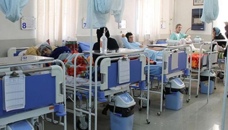 مرضى مصابون بفيروس كورونا في إحدى مستشفيات إيران
