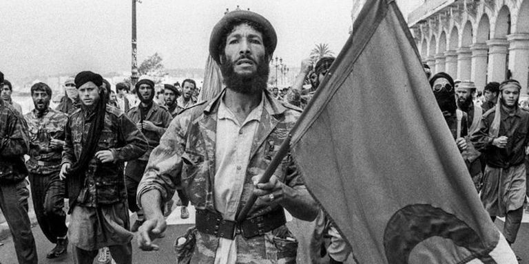 إرهابيون إخوان من جبهة الإنقاذ فترة التسعينيات بالجزائر جزائرية تبكي.. ذبح الإرهابيون عائلتها بسنوات التسعينيات - أرشيفية