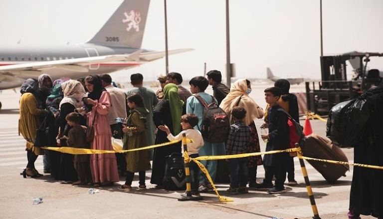 جانب من عمليات إجلاء الأفغان من مطار كابول- رويترز 