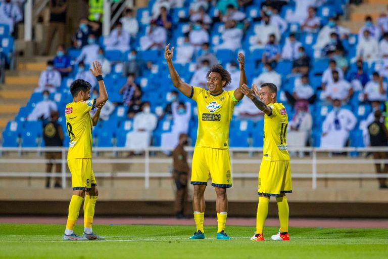 الهلال يهزم التعاون بهدف قاتل