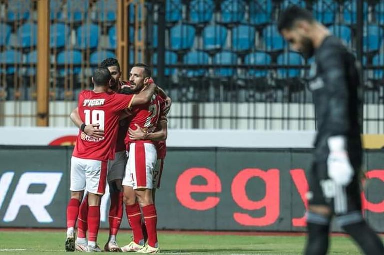 الأهلي يتمسك بالأمل الضئيل في الدوري المصري